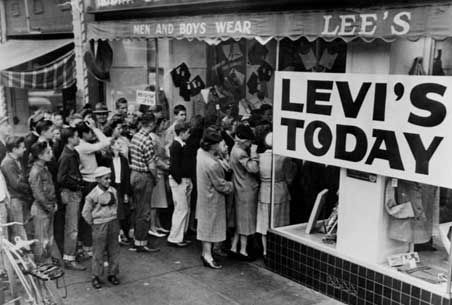 La historia de los vaqueros Levi's, el pantalón que nació para mineros  americanos y se convirtió en un símbolo de rock&roll y liberación femenina